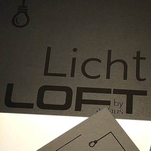 LichtLoft Einladungskarten Eröffnng LichtLoft mit Logo aus transparentem Lack. Design agentur micline design